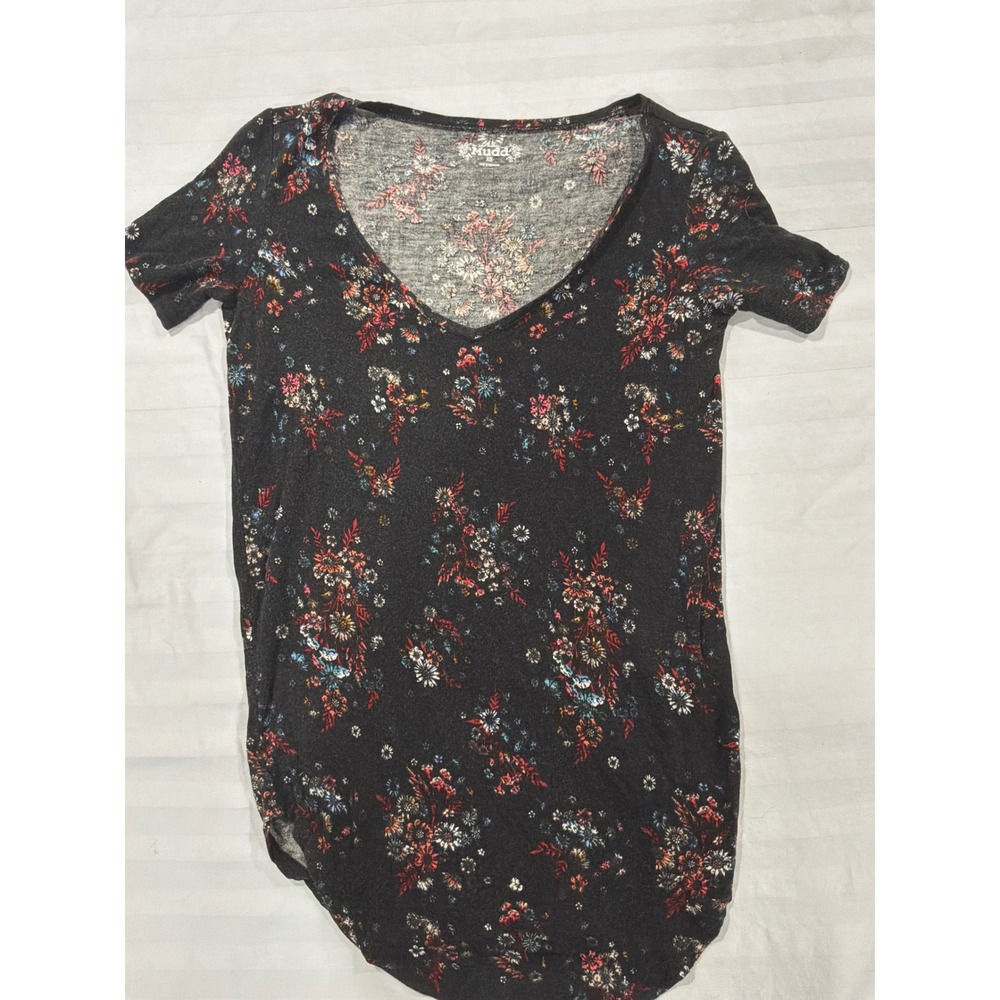 Mudd Womens XS Black‎ Floral V-Neck Short Sleeve T-Shirt Curved Hem Top